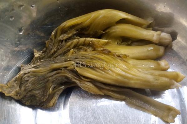 酸菜炆鱼的做法图解1
