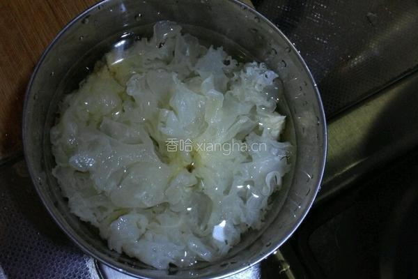 南瓜牛奶羹的做法图解1