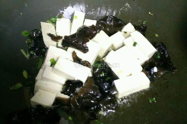 木耳豆腐汤的做法图解4