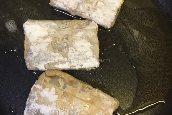 糖醋带鱼的做法图解2