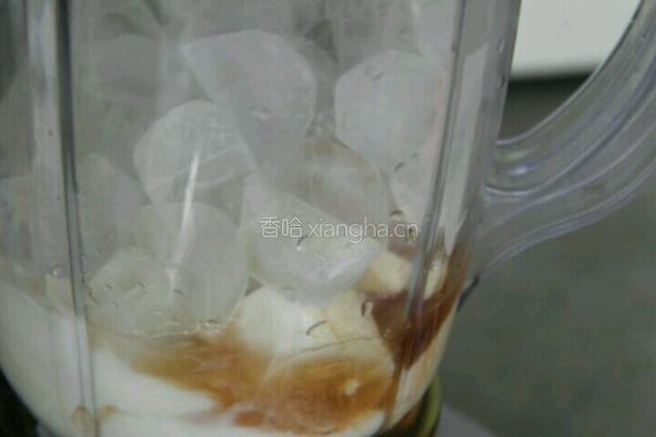 蓝莓香蕉味奶昔的做法图解6