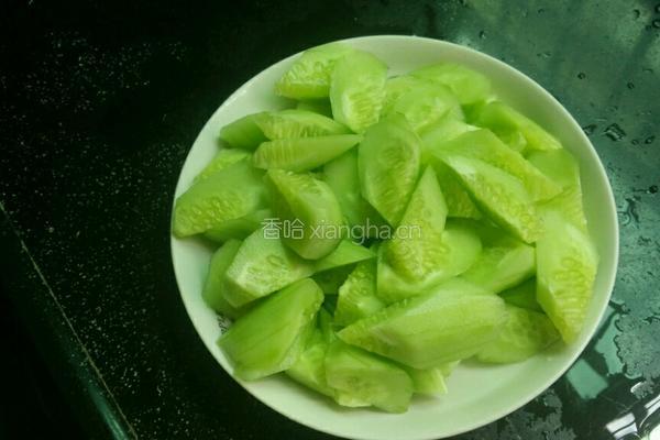 肉丝炒黄瓜的做法图解1