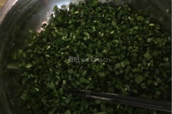 韭菜鸡蛋饺子的做法图解1