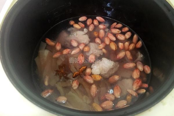 鱿鱼干花生排骨汤的做法图解7