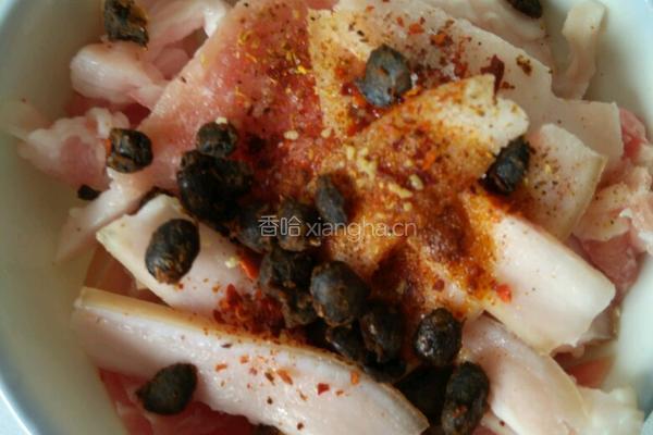 红薯粉蒸肉的做法图解2