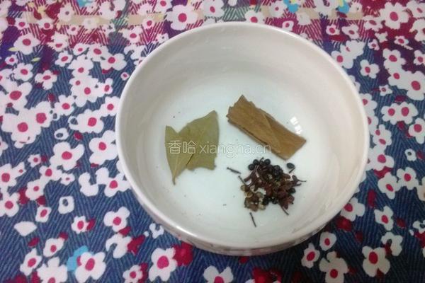 萝卜丝鲫鱼汤的做法图解2
