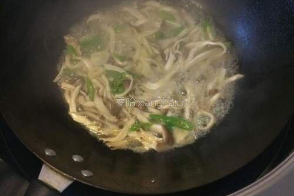 青椒鸡菇的做法图解7
