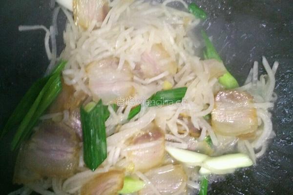 腊肉烩萝卜丝的做法图解6