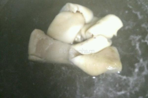 凉拌猪皮的做法图解2