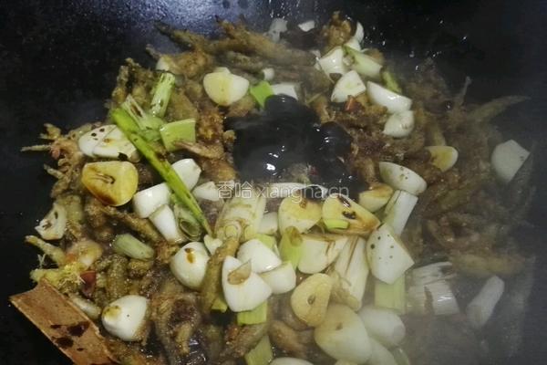 小鱼小虾一锅鲜的做法图解8