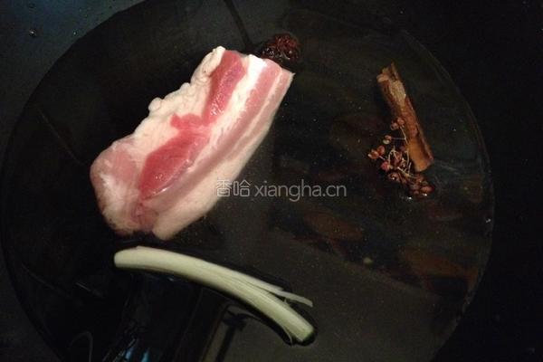 蒜泥白肉的做法图解1