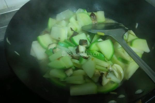 香菇炒萝卜的做法图解7