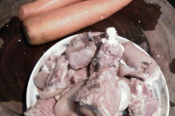 胡萝卜烧羊肉的做法图解1
