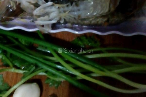 炒皮皮虾的做法图解1