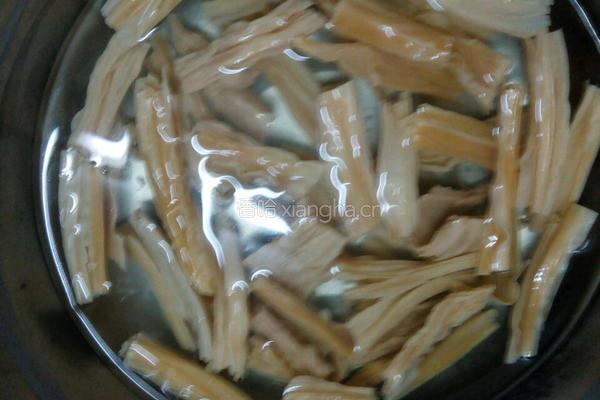 腐竹三层肉的做法图解1