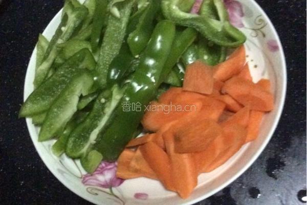 炒木耳腐竹黄花菜的做法图解3
