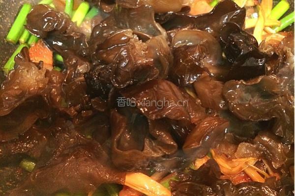 蒜苔木耳炒咸肉的做法图解7