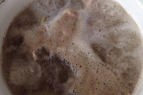 白萝卜清炖排骨汤的做法图解3