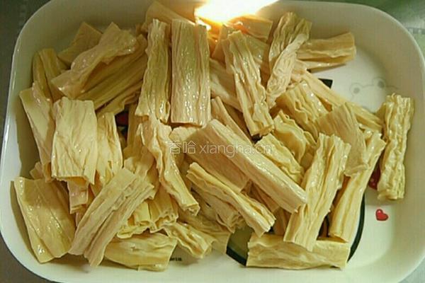 腐竹肉片的做法图解2