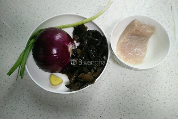 木耳洋葱炒肉的做法图解1
