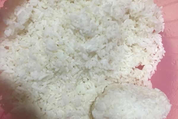 鸡蛋菜心粒炒饭的做法图解1