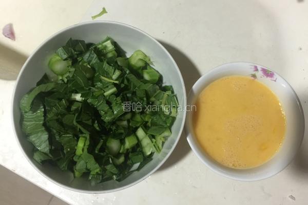鸡蛋菜心粒炒饭的做法图解3