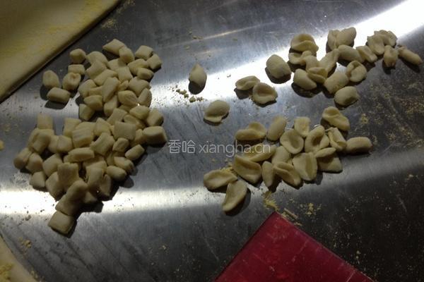 炒麻食的做法图解3