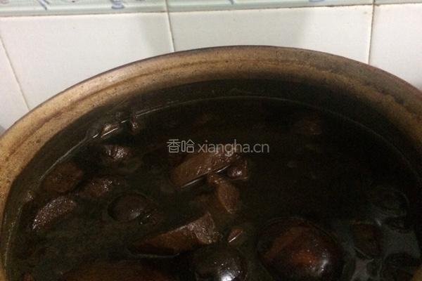 姜醋猪蹄蛋的做法图解5