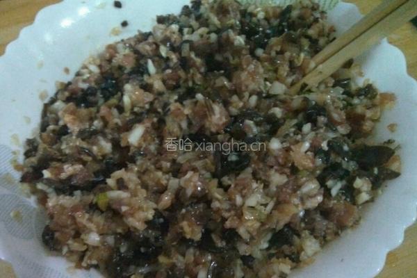 猪肉白菜木耳饺子的做法图解4