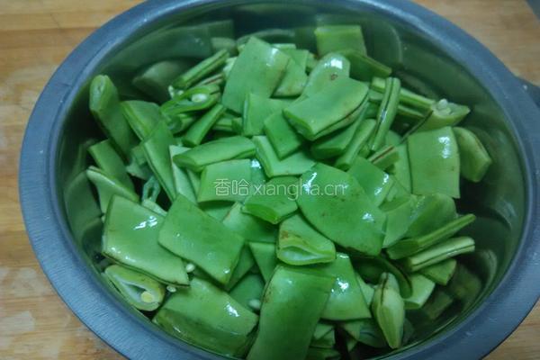 麻辣土豆炒豆角的做法图解2