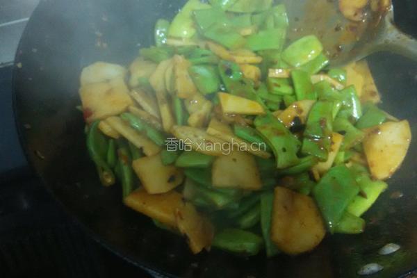麻辣土豆炒豆角的做法图解9