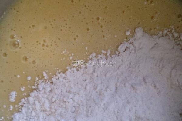 杯烤鸡蛋牛奶蛋糕的做法图解3