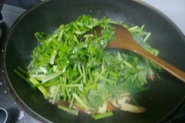 香菇炒香芹的做法图解6