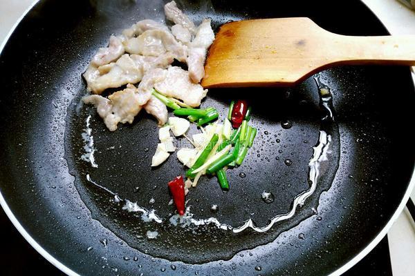白菜炒粉条的做法图解5