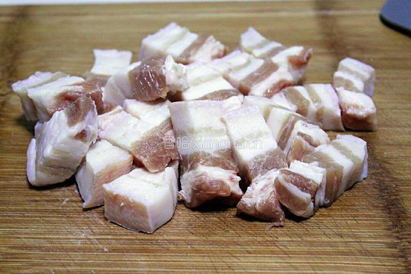 大白菜炖红烧肉的做法图解1
