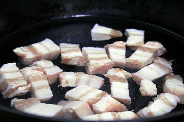 大白菜炖红烧肉的做法图解2