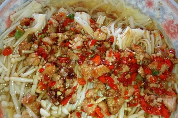剁椒肉末金针菇的做法图解5