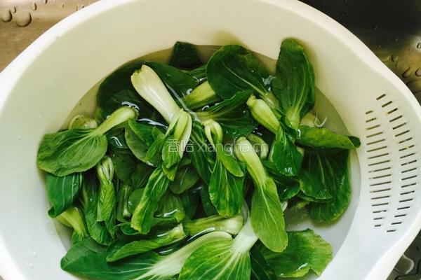 香菇油菜的做法图解1