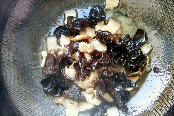 木耳炒肉的做法图解12