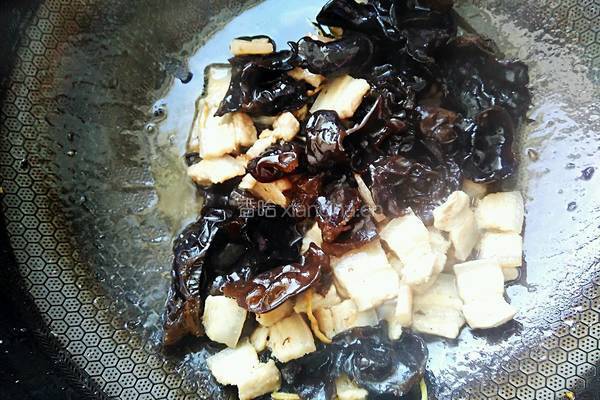 木耳炒肉的做法图解13