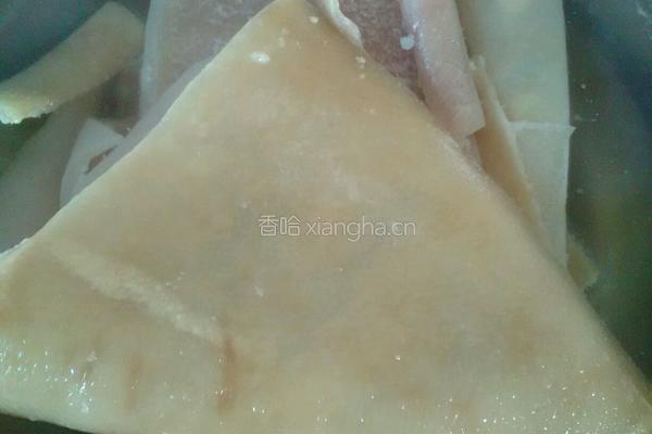 酸辣猪皮的做法图解2