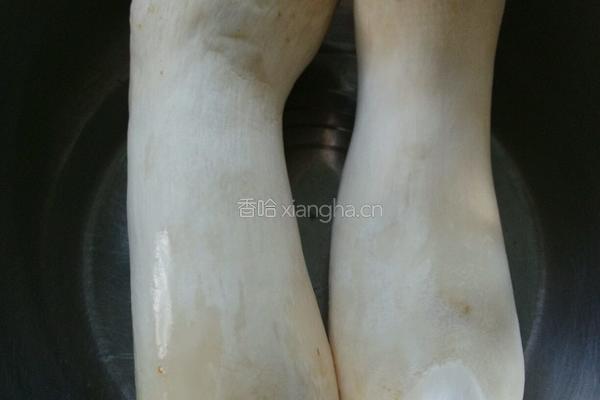 牛肉炒杏鲍菇土豆干的做法图解1