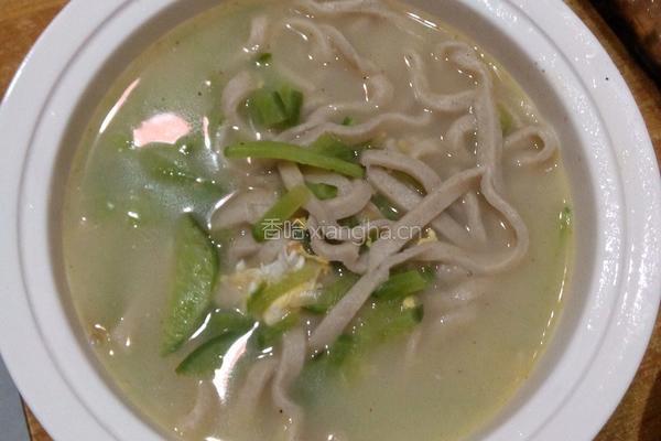 青萝卜鸡蛋手擀面汤
