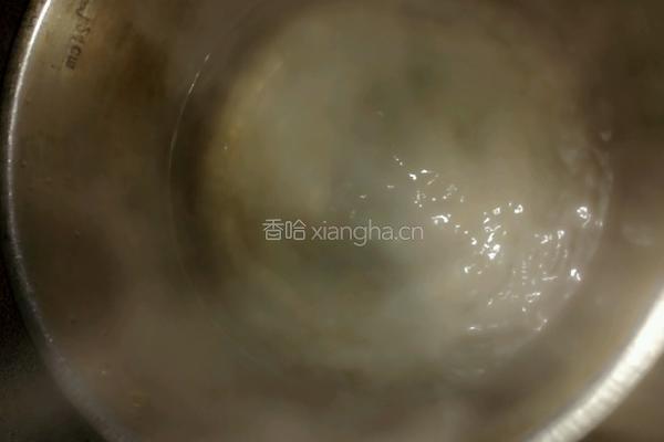 白菜嫩鸡汤的做法图解2
