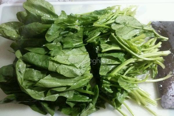 花生米拌菠菜的做法图解2