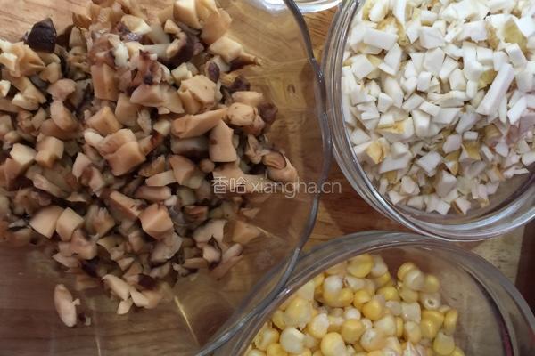 鲜人參冬菇玉米炒饭的做法图解2