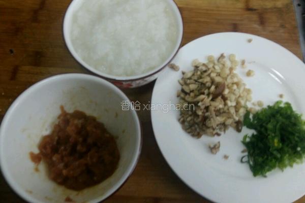 茶树菇青菜瘦肉粥的做法图解2