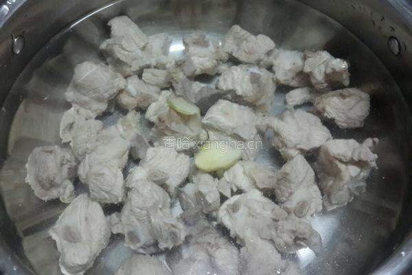 土豆蕃茄排骨汤的做法图解3