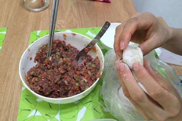 牛肉芹菜饺的做法图解12