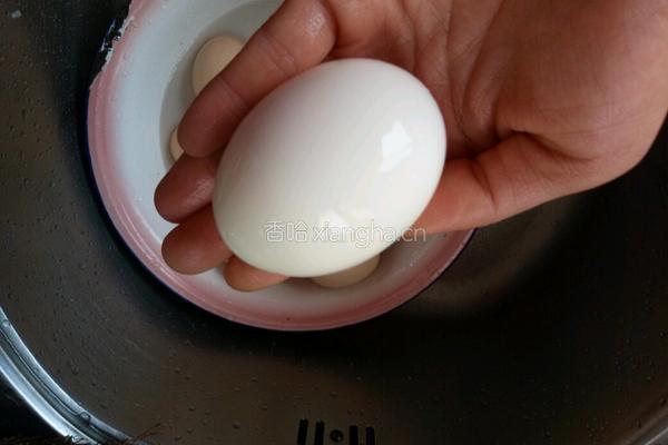 红酒酱鸡蛋的做法图解6